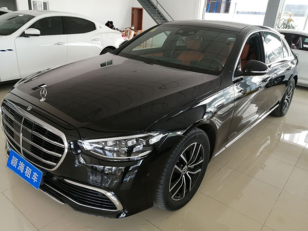 奔馳S級(jí)轎車(chē)